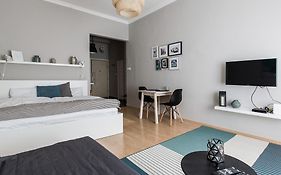 Revay 2 Apartment